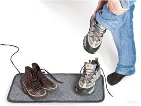 Wet shoes as a cause of toenail fungus development.